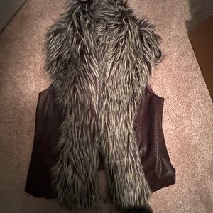 Women’s Faux suede vest with faux fur collar